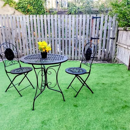 Homestay Thornton Road - 3